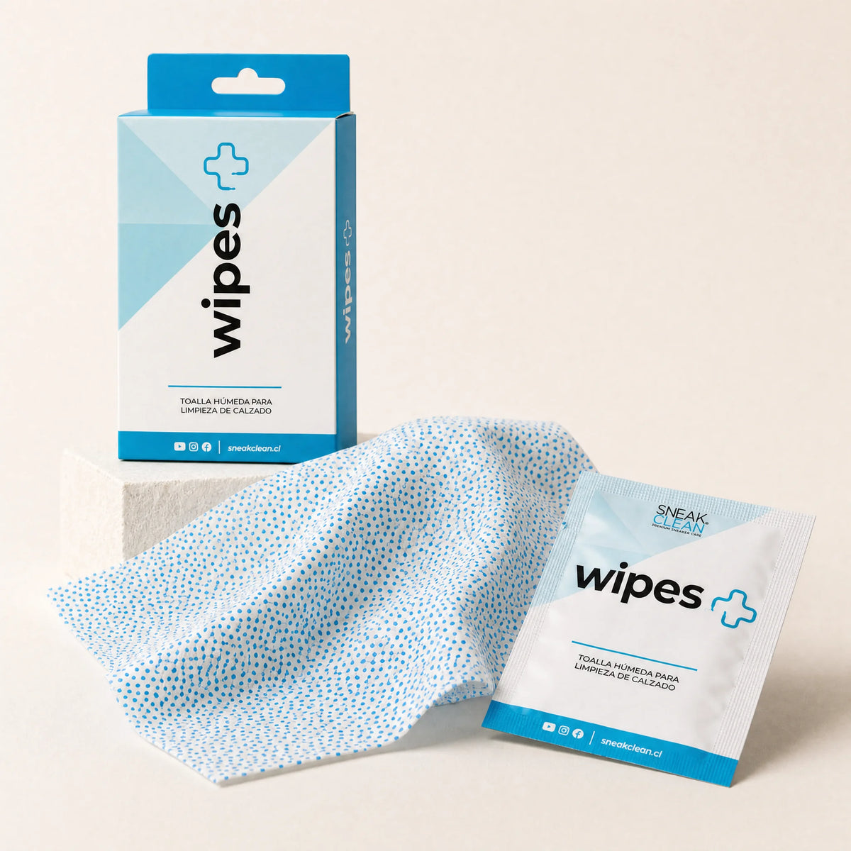 SneakClean Wipes+ — caja, sachet y toallita húmeda para limpiar zapatillas en cualquier lugar